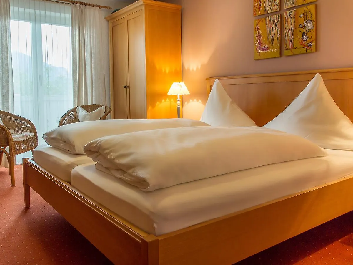 Bed & Breakfast Hotel Garni Alpenblick Bergen